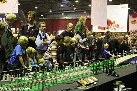 21-10-2011_grote_drukte_en_poging_lego-wereldrecord_in_de_ijsselhallen__06.jpg