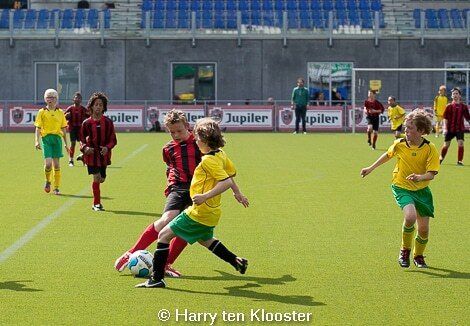24-04-2013_jeugdvoetbal_tournooi_pec_stadion01.jpg