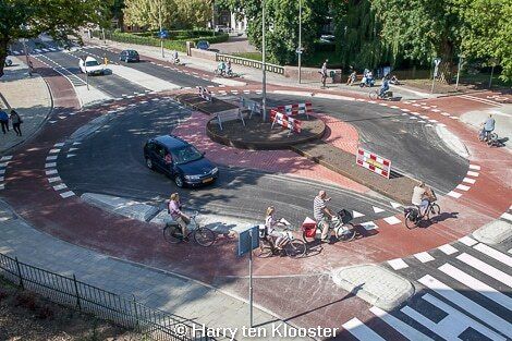 26-08-2013_nieuwe_fietsrotonde_vechtstraat-wipstrikkerallee_open_voor_verkeer_01.jpg