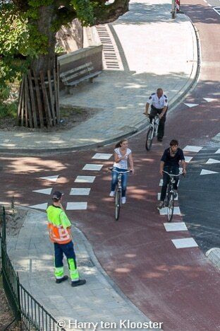 26-08-2013_nieuwe_fietsrotonde_vechtstraat-wipstrikkerallee_open_voor_verkeer_04.jpg