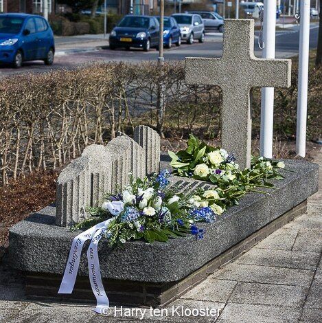 03-04-2013_herdenking_monument_meppelerstraatweg-n.vedelaar_04.jpg