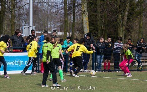 03-04-2013_voetbaltournooi_holtenbroek_02.jpg
