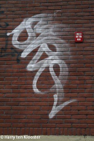 23-04-2012_verwijderen_graffiti_nieuwstraat-roggestraat_01.jpg