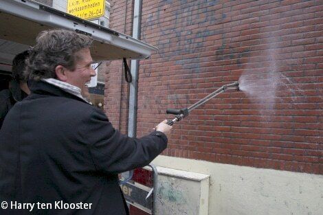 23-04-2012_verwijderen_graffiti_nieuwstraat-roggestraat_06.jpg