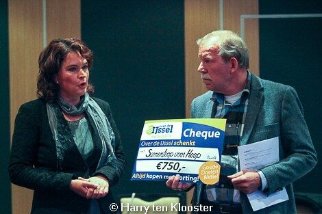 09-04-2014_cheque_voor_doelgroepen-over_de_ijssel-urbana_03.jpg