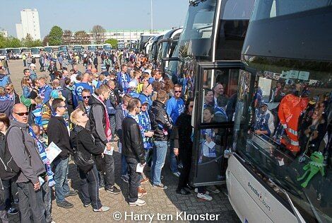20-04-2014_vertrek_pec_supporters-terrein_ijsselhallen_05.jpg