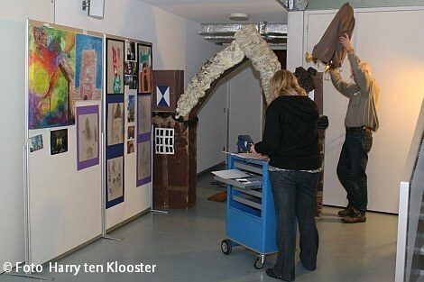 02-12-2009_voorbereiding_tentoonstelling_sassenpoort_600_jr_stedelijk_museum_1.jpg