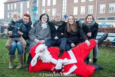 18-12-2013_gezellige_kerstdrukte_op_het_simon_van_slingelandplein_05.jpg