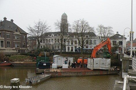 01-02-2011_opruimen_explosieven_stadsgracht_nw_havenbrug_3.jpg