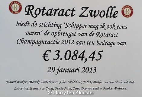 29-01-2013_overhandiging_cheque_aan_schipper_mag_ik_ook_eens_varen_03.jpg