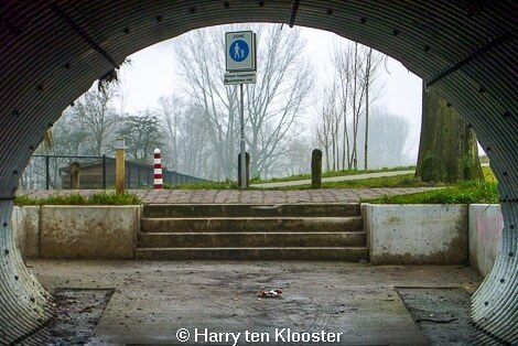 24-01-2014_weerfoto_fiets_en_voetgangers_tunnel_langs_almelosekanaal.jpg