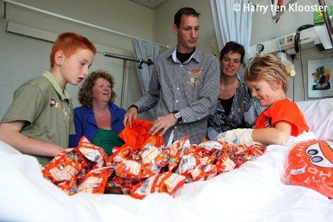 08-06-2012_oranje_buddies_voor_amalia_kinderafdeling_isala_02.jpg