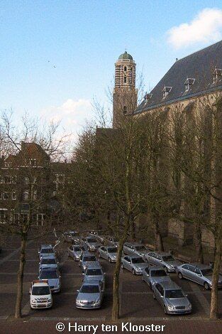 18-03-2013_mercedes_autos_grotekerkplein_01.jpg