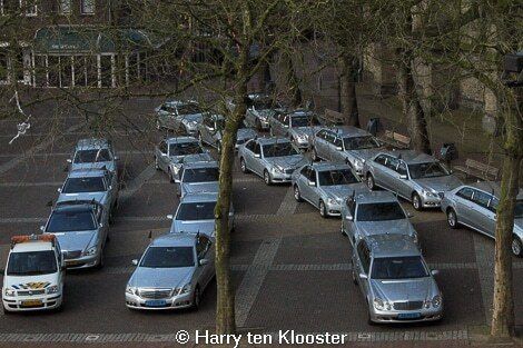 18-03-2013_mercedes_autos_grotekerkplein_02.jpg