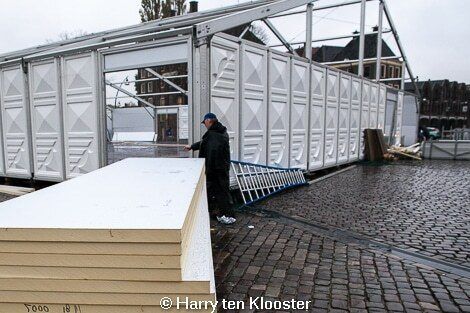12-11-2013_opbouw_ijssculpturen_tent_begonnen_02.jpg