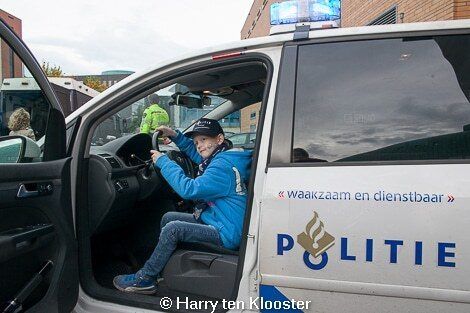 23-10-2013_stichting-wens_achtertevoren-politie_koggelaan_03.jpg