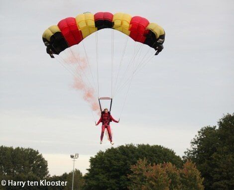 13-09-2012_ballonspektakel_wezenlanden__parachute_10.jpg
