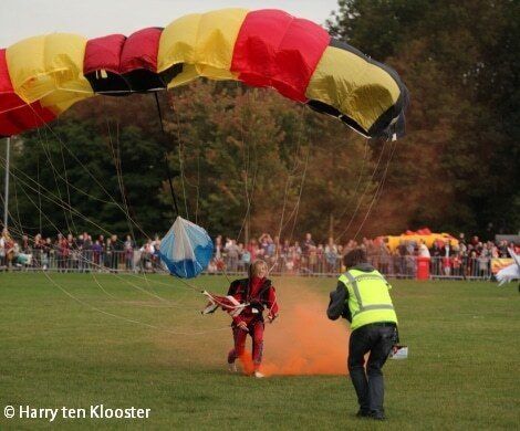 13-09-2012_ballonspektakel_wezenlanden__parachute_11.jpg