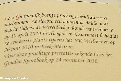 24-11-2010_wielrensters_gunnewijk_en_wild_gouden_sportboek_3.jpg