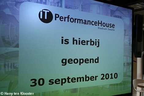 30-09-2010_opening_it_performancehouse_3.jpg