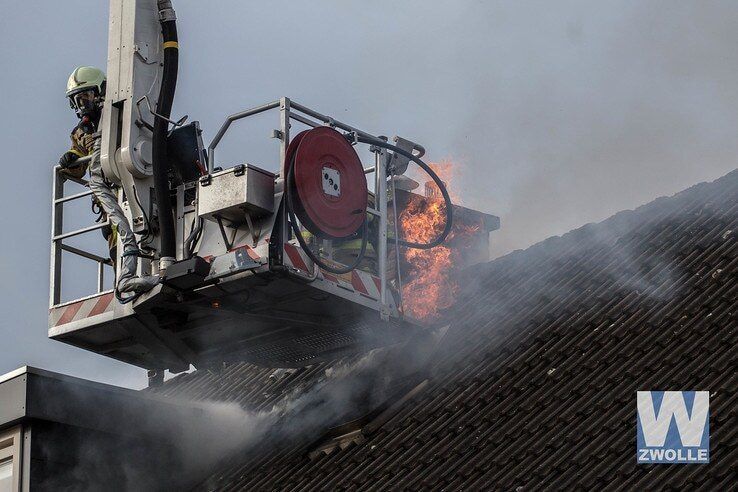 Zolder brandt uit aan Melissepad Westenholte - Foto: Rob Jager