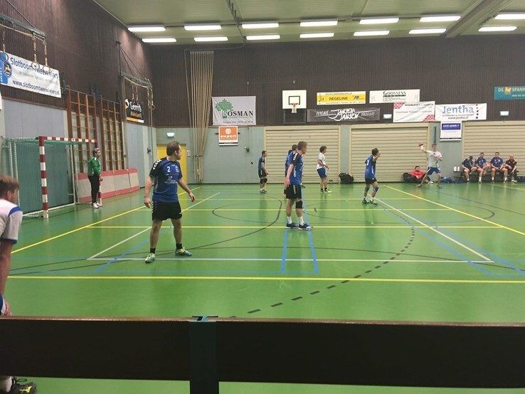 Handballers Travelbags/HV Zwolle keren puntloos huiswaarts - Foto: Ingezonden foto