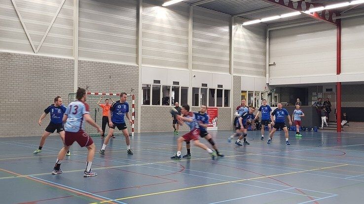 Handballers Travelbags/HV Zwolle nemen revanche op DFS - Foto: Ingezonden foto