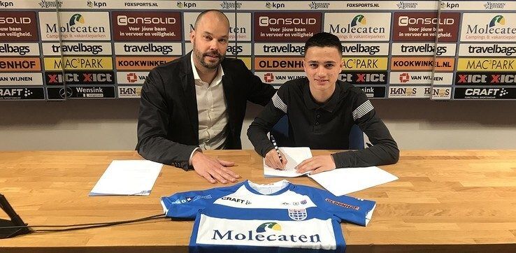 Eliano Reijnders tekent contract bij PEC Zwolle - Foto: Ingezonden foto