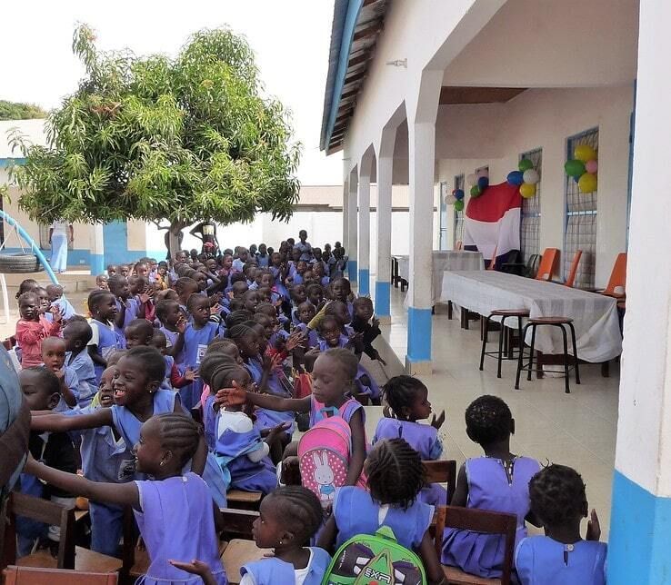 Meubels Florens Radewijnsschool naar Gambia - Foto: Ingezonden foto