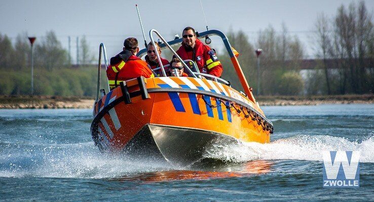 Overdracht snelle boot aan reddingsbrigade Zwolle - Foto: Rob Jager
