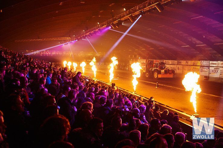 Actie, spektakel en heel veel motorisch geweld tijdens Indoor Tractor Pulling in IJsselhallen Zwolle - Foto: Libéma