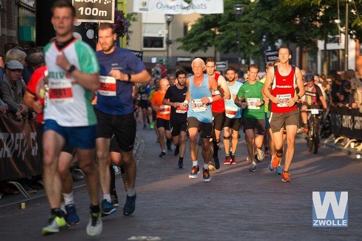 Verkeersmaatregelen tijdens Zwolse Halve Marathon - Foto: Wouter Steenbergen