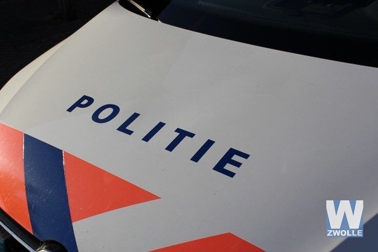 Politie Zwolle zoekt steengooier op de Zalnébrug - Foto: Gerrit-Jan Mondria
