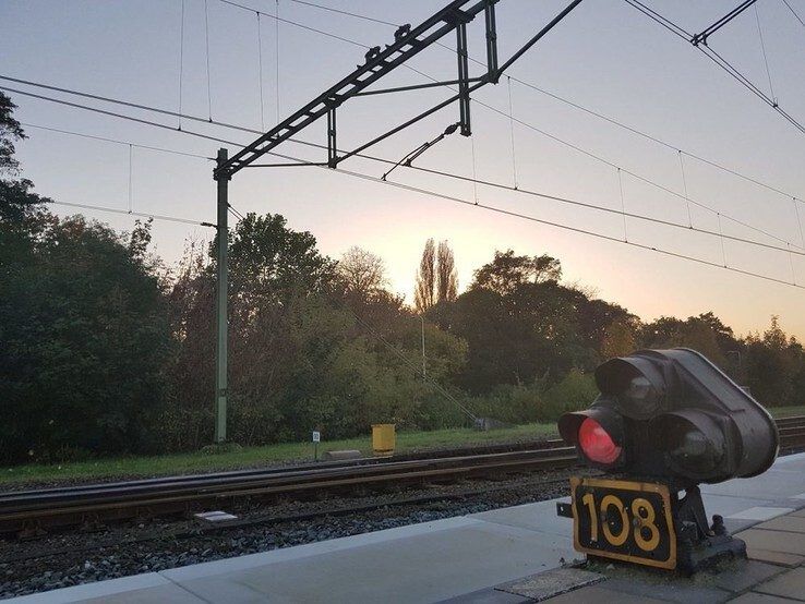 Verstoring treinverkeer Zwolle door bermbrand - Foto: Richard de Vries
