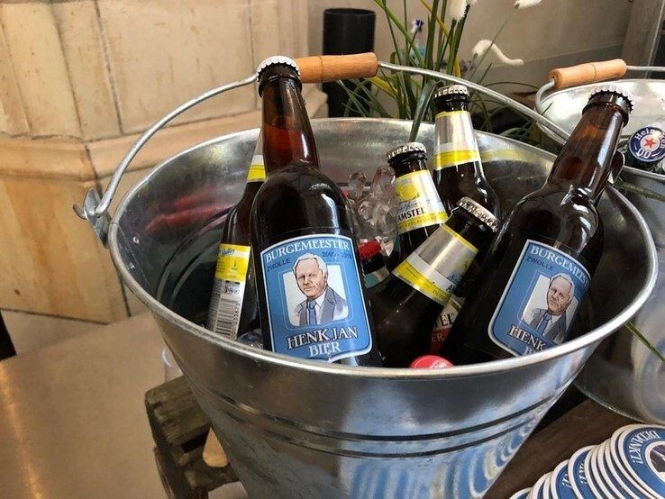 Burgemeester Meijer uit Zwolle krijgt zijn eigen bier - Foto: Ingezonden foto