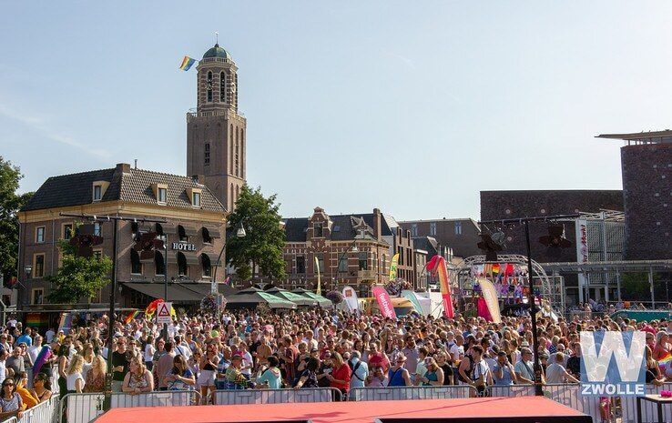Bonte stoet van Zwolle Pride Parade trekt door de straten van Zwolle - Foto: Arjen van der Zee