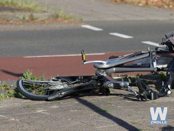 Ongeval met fiets op Hogenkampsweg Zwolle - Foto: Arjen van der Zee