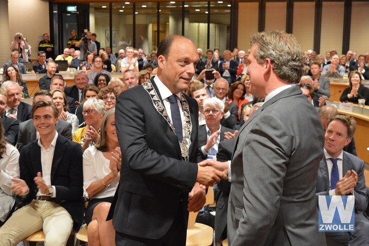 Warm onthaal nieuwe burgemeester Peter Snijders - Foto: Hennie Vrielink