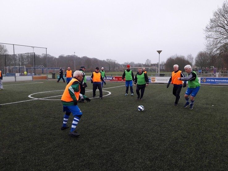 Nooit te oud om te voetballen, start van OldStars walking football bij SV Zwolle - Foto: PEC Zwolle United