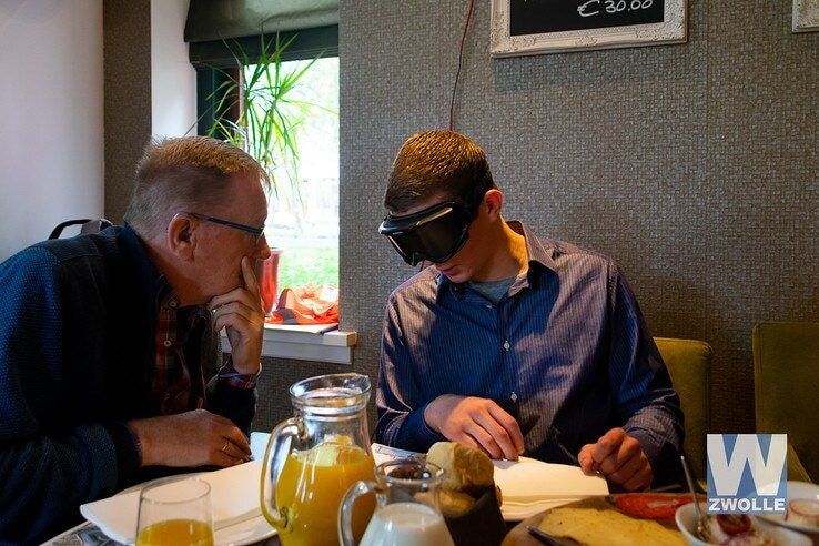 Blind eten tijdens de Week van de Toegankelijkheid - Foto: Peter Denekamp