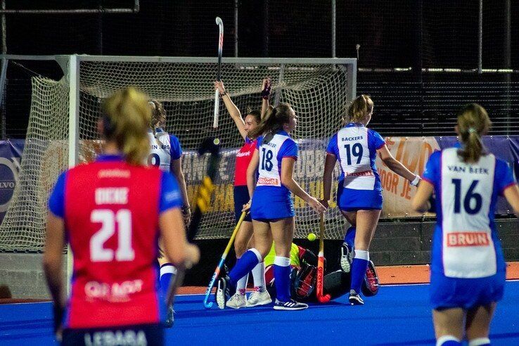 Eervol verlies van HC Zwolle dames 1 tegen hockeygeweld uit Bilthoven - Foto: Peter Denekamp