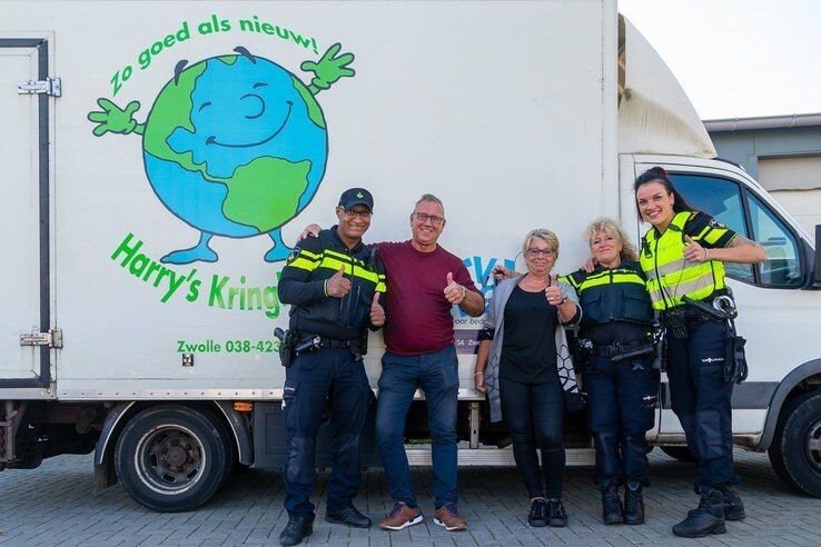 Ouders ernstig zieke Eva danken politie Zwolle en heel Nederland - Foto: Peter Denekamp