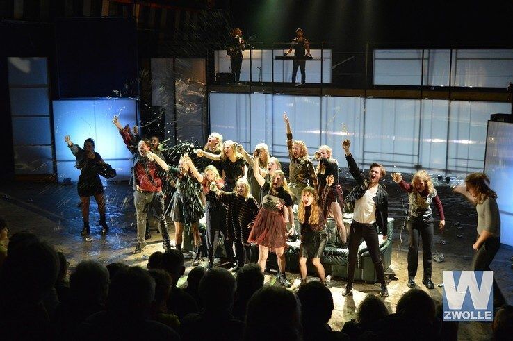 Talentvolle jonge mensen in Zwolse muziektheatervoorstelling My Generation - Foto: Hennie Vrielink