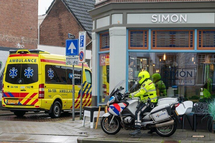 Fietsster raakt gewond op Assendorperstraat - Foto: Peter Denekamp