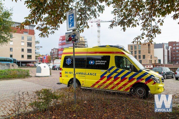 Vrouw gewond bij aanrijding Schuttevaerkade - Foto: Peter Denekamp