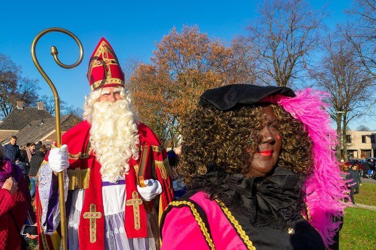 Sint brengt bezoek aan Holtenbroek - Foto: Peter Denekamp