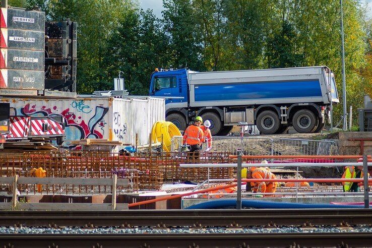 ProRail plaatst extra spoorviaduct over Koggepad - Foto: Peter Denekamp