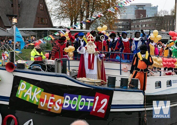Sinterklaas weer in Zwolle aangekomen - Foto: Arjen van der Zee
