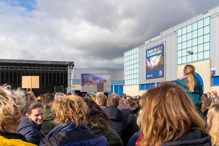 Onderwijs staakt bij IJsselhallen - Foto: Peter Denekamp