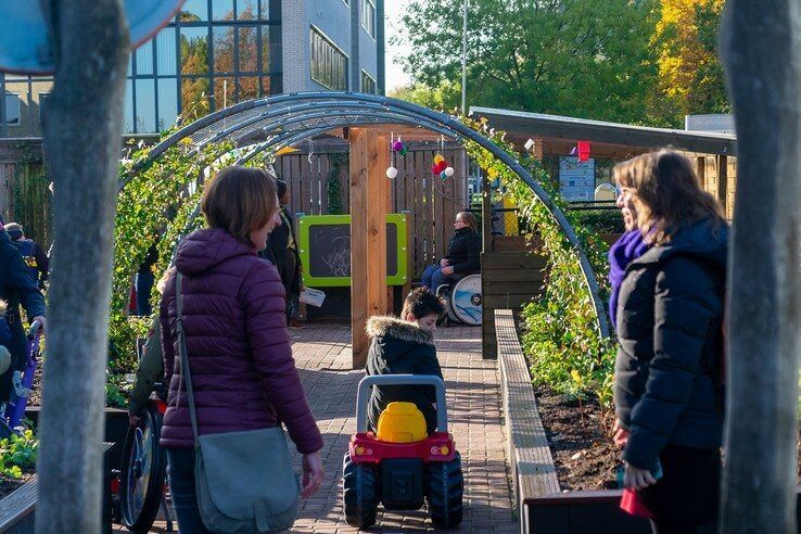Kinderen van Onderwijscentrum de Twijn krijgen nieuw schoolplein - Foto: Peter Denekamp